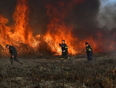 Άργος: Ξέσπασε μεγάλη πυρκαγιά σε αγροτική περιοχή